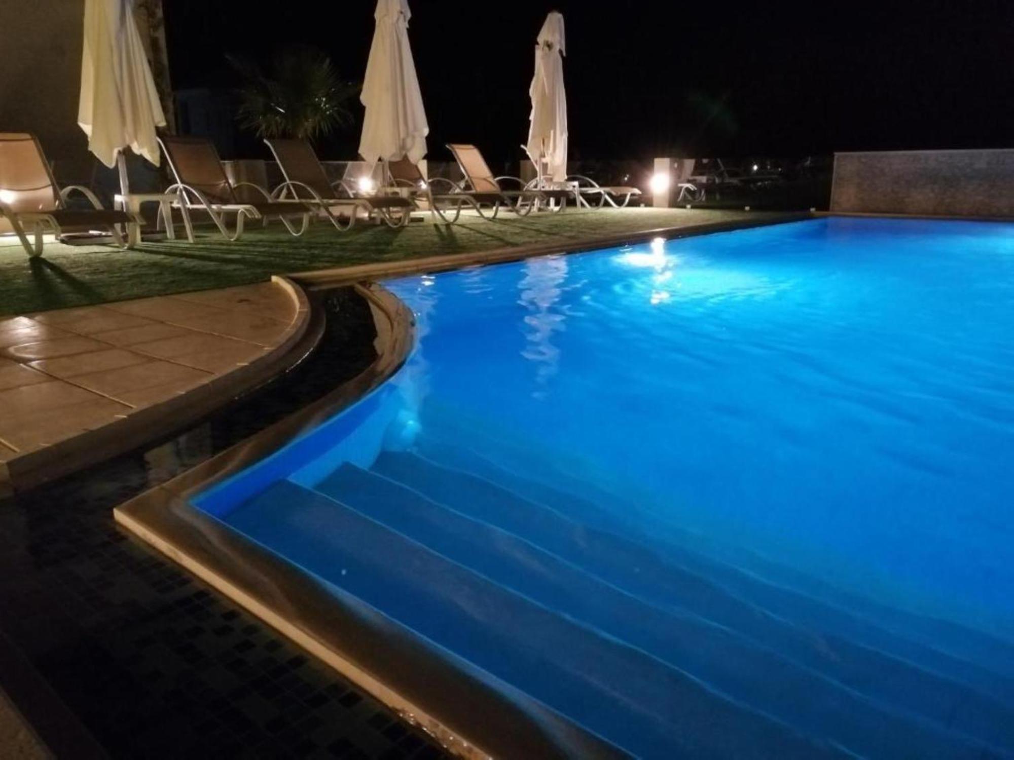Carisa Suites And Apartments 말레메 외부 사진